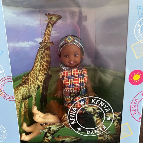 Vintage Barbie Kelly Friends of the World Gift Set Toys R Us Exclusive 2002 - Picture 7 of 8